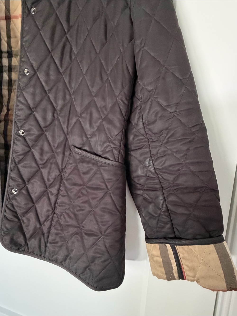 Women’s Burberry Black Quilted Jacket with Signature Check Lining Detail - Picture 2 of 8
